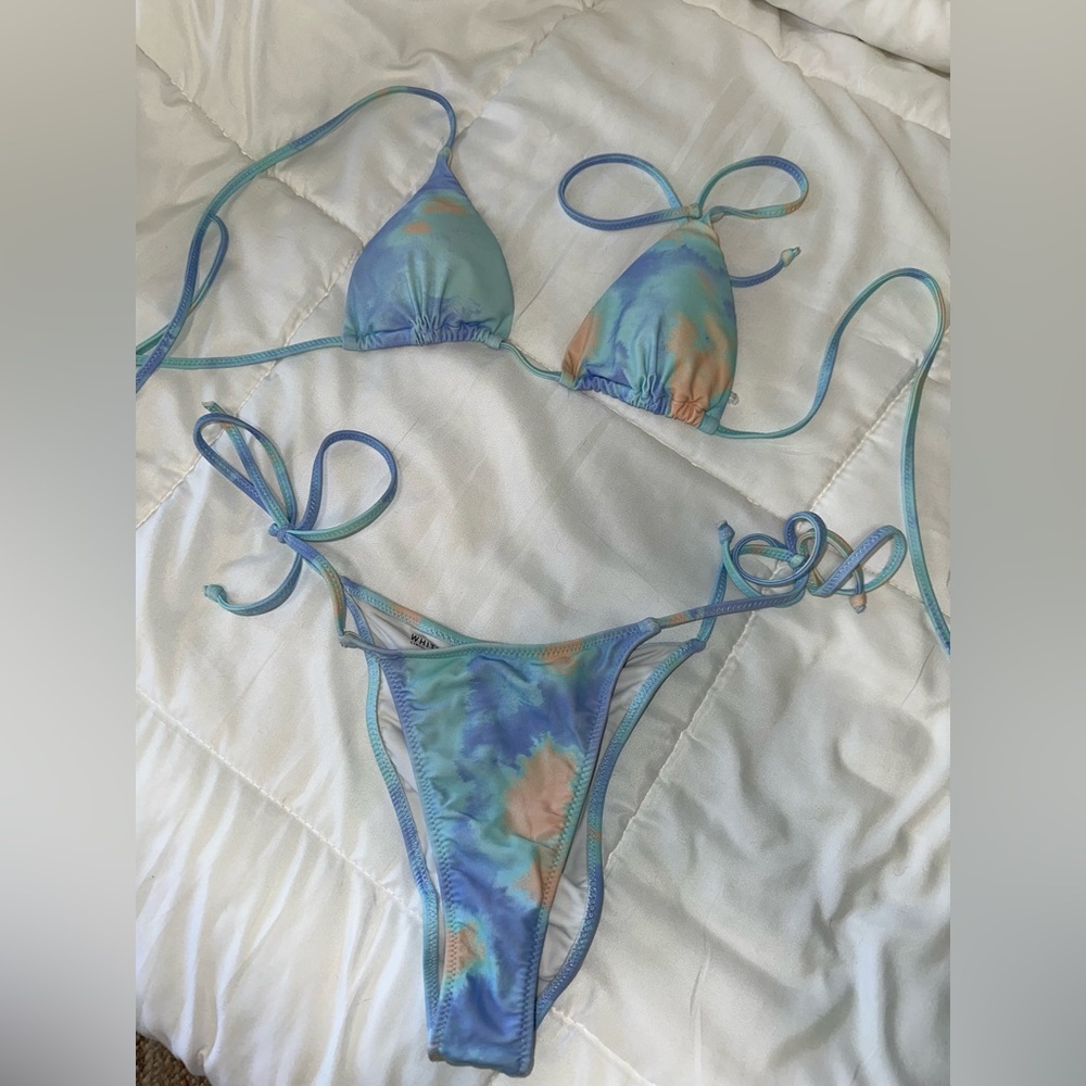 White Fox Boutique Bikini | Swimsuit | Small | Multi-colored
